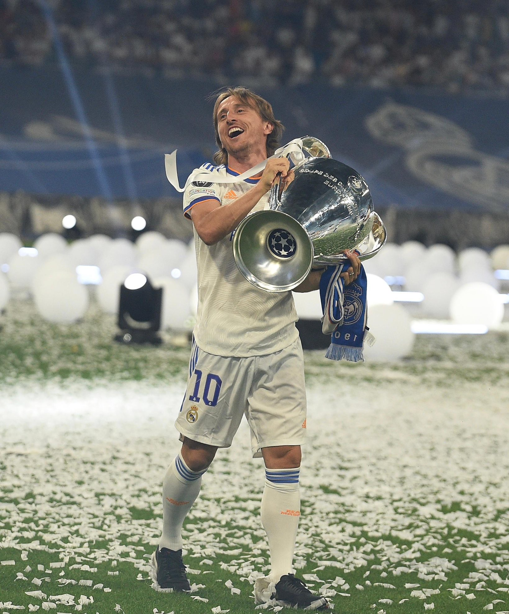 马赛完胜利物浦，莫德里奇点燃赛场